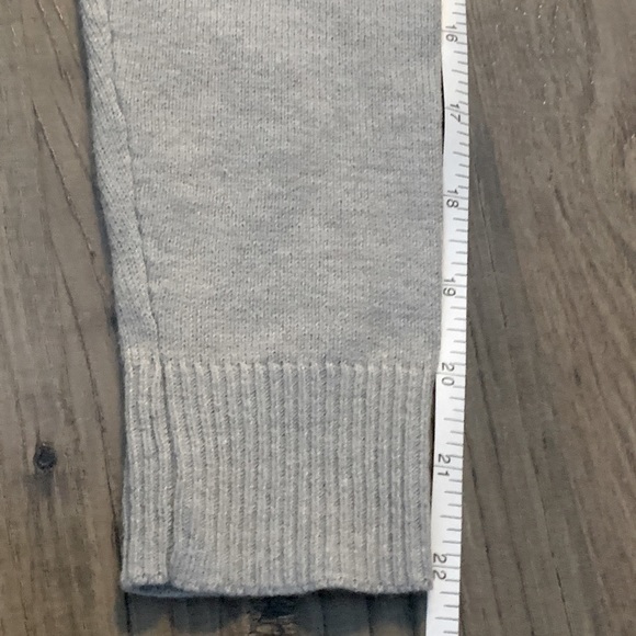 ELLE NWT Button-down Cardigan with Fitted-waist and Ruffled V-neck - Picture 9 of 11